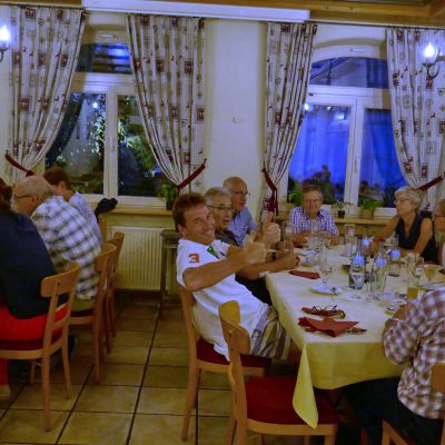 092 Gute Stimmung nach dem Nachtessen